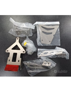 00950000 Porta targa sportivo origina Kymco AK550 dal 2017 al 2020